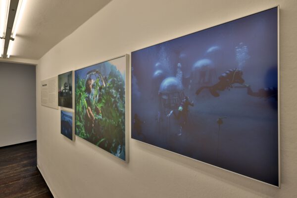 Ausstellungsansicht "Walk of water - 28 Stories", Haus der Fotografie Burghausen, 2024, Fotocredit: Nixdorf Fotografie