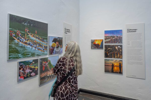 Ausstellungseröffnung "Walk of Water - 28 Stories", Haus der Fotografie 2024, Fotocredit: Heiner Heine