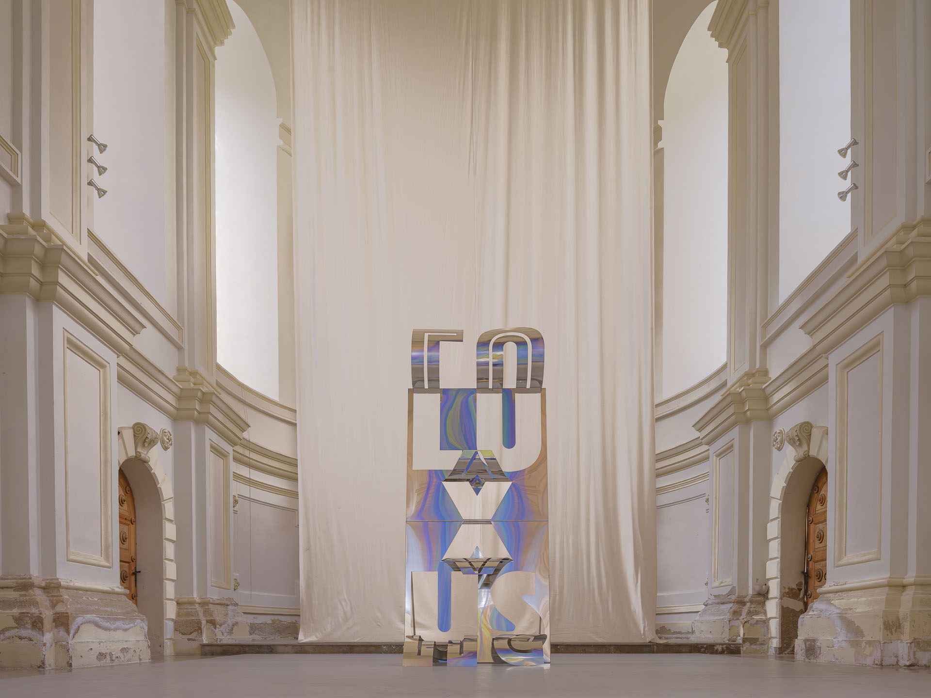 Ausstellung MARTINA SALZBERG ∙ LUX LEVIS, Studienkirche St. Josef, 2025, Fotocredit: Hans Mitterer Ausstellung MARTINA SALZBERG ∙ LUX LEVIS, Studienkirche St Josef, 2025, Fotocredit: Hans Mitterer