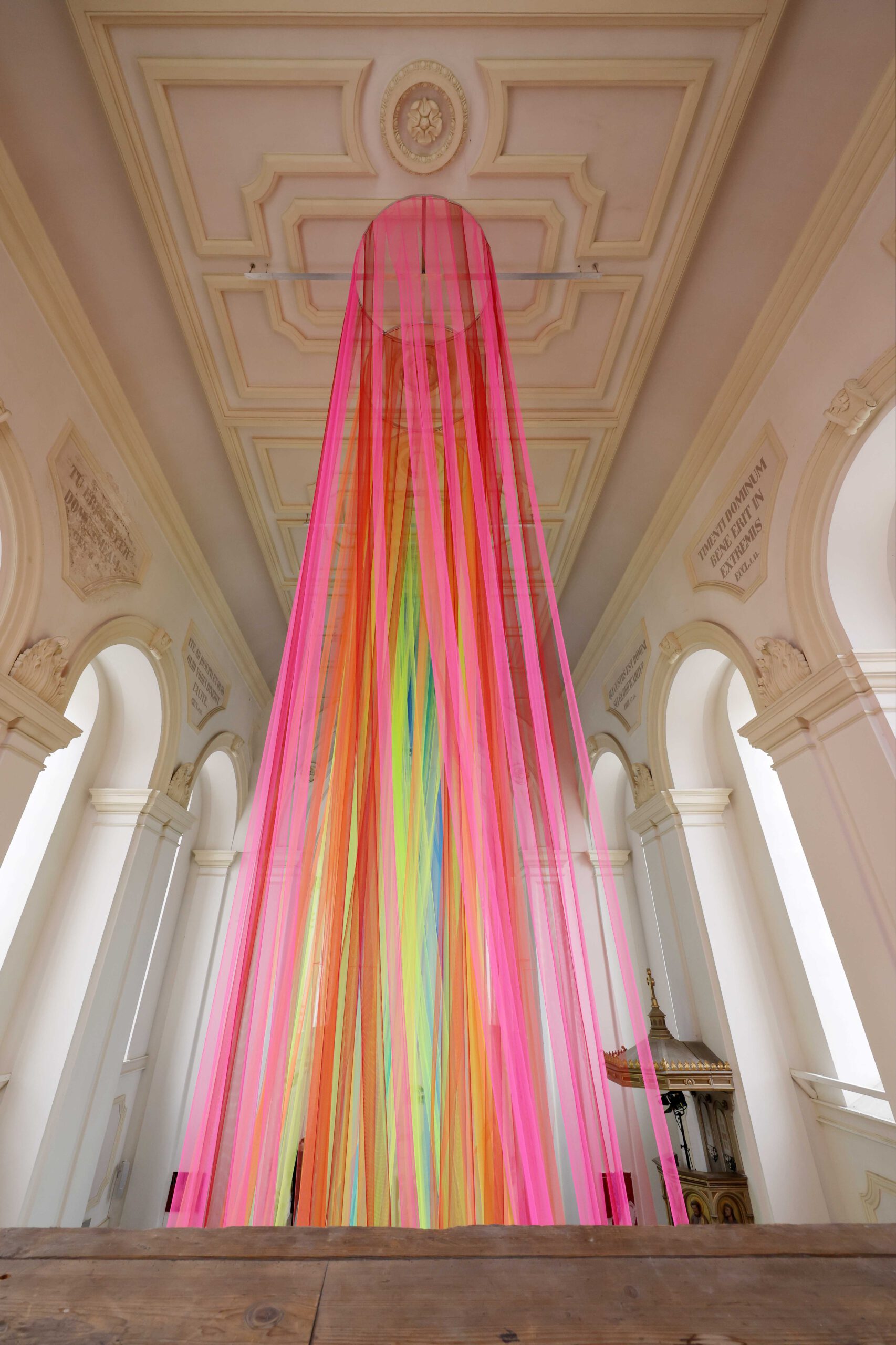 Ausstellung MARTINA SALZBERG ∙ LUX LEVIS, Studienkirche St. Josef, 2025, Fotocredit: Nixdorf Fotografie Ausstellung MARTINA SALZBERG ∙ LUX LEVIS, Studienkirche St Josef, 2025, Fotocredit: Nixdorf Fotografie