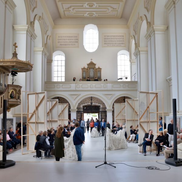 Ausstellungseröffnung Andreas Legath ∙ TENEBRAE in der Studienkirche St  Josef Burghausen am 3  August 2025 © Nixdorf Fotografie