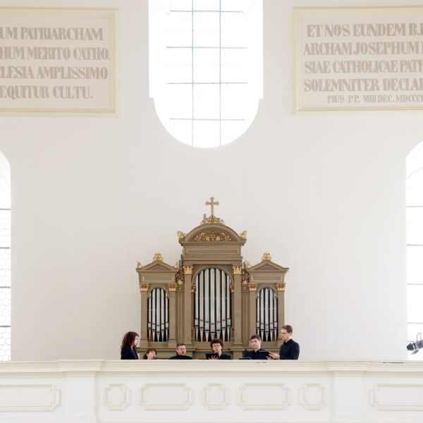 Ausstellungseröffnung Andreas Legath ∙ TENEBRAE in der Studienkirche St  Josef Burghausen am 3  August 2025 © Nixdorf Fotografie