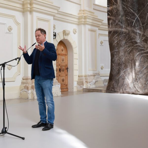 Ausstellungseröffnung Andreas Legath ∙ TENEBRAE in der Studienkirche St  Josef Burghausen am 3  August 2025© Nixdorf Fotografie