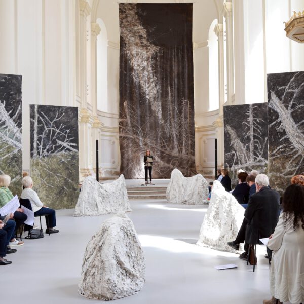 Ausstellungseröffnung Andreas Legath ∙ TENEBRAE in der Studienkirche St  Josef Burghausen am 3  August 2025 © Nixdorf Fotografie