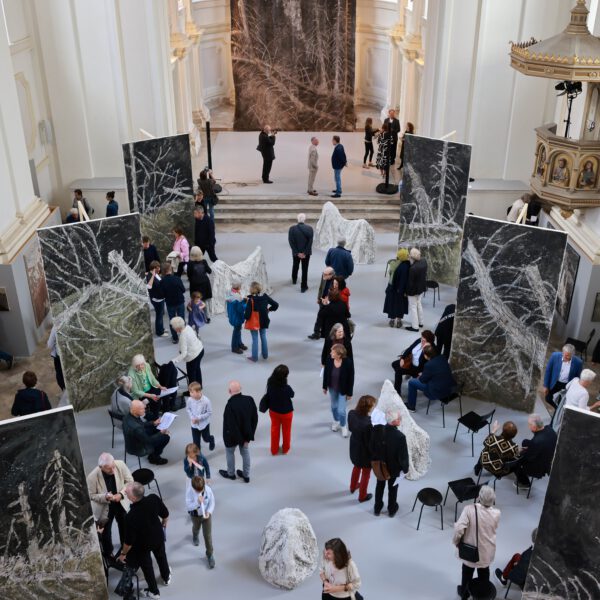 Ausstellungseröffnung Andreas Legath ∙ TENEBRAE in der Studienkirche St  Josef Burghausen am 3  August 2025 © Nixdorf Fotografie