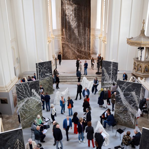 Ausstellungseröffnung Andreas Legath ∙ TENEBRAE in der Studienkirche St  Josef Burghausen am 3  August 2025 © Nixdorf Fotografie